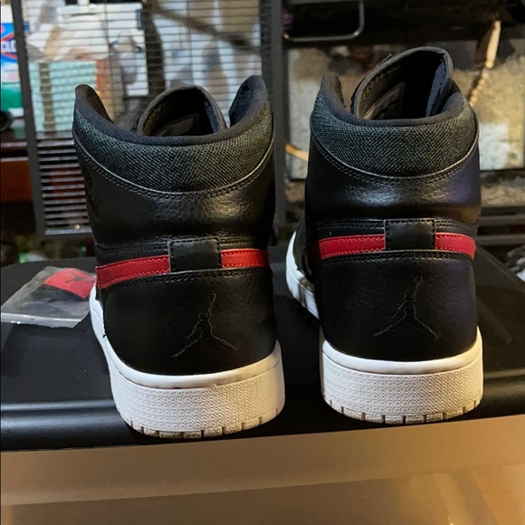 Air Jordan 1 Retro High - Picture 4 of 8